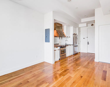 55-27 Myrtle Avenue - Photo Thumbnail 4