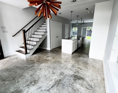 612 E 29th Street - Photo Thumbnail 4