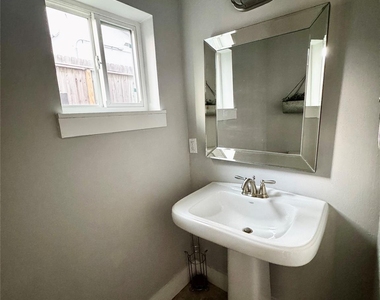 612 E 29th Street - Photo Thumbnail 12