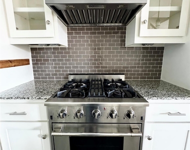 612 E 29th Street - Photo Thumbnail 8