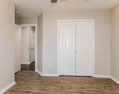 311 Lake View Drive - Photo Thumbnail 10