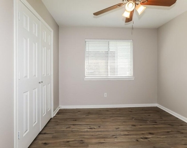 311 Lake View Drive - Photo Thumbnail 12