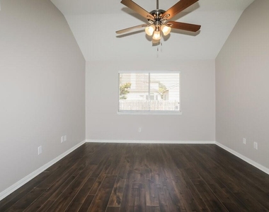311 Lake View Drive - Photo Thumbnail 8