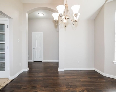 311 Lake View Drive - Photo Thumbnail 4