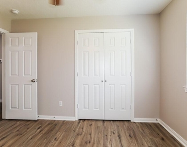 311 Lake View Drive - Photo Thumbnail 13