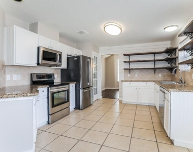 311 Lake View Drive - Photo Thumbnail 6