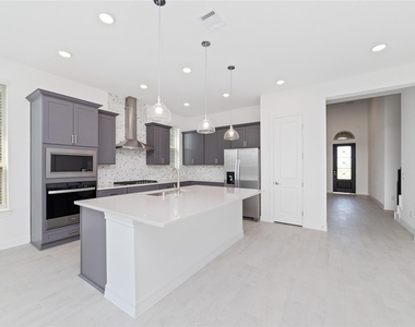 2925 Gleason Terrace Lane - Photo Thumbnail 6