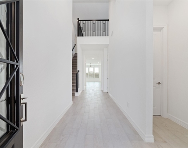 2925 Gleason Terrace Lane - Photo Thumbnail 3