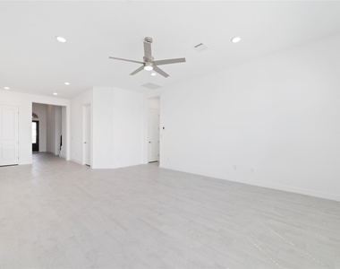 2925 Gleason Terrace Lane - Photo Thumbnail 5