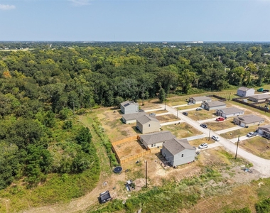 2537 18th Street - Photo Thumbnail 3