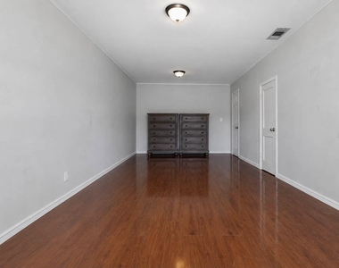 7217 Parker Road - Photo Thumbnail 3