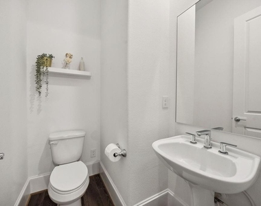 808 Cage Street - Photo Thumbnail 8