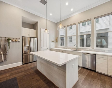 808 Cage Street - Photo Thumbnail 2