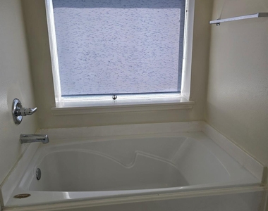 7122 Autumn Bluff Lane - Photo Thumbnail 5