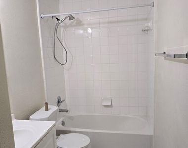 7122 Autumn Bluff Lane - Photo Thumbnail 17