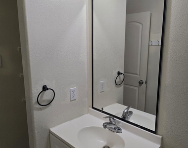 7122 Autumn Bluff Lane - Photo Thumbnail 16
