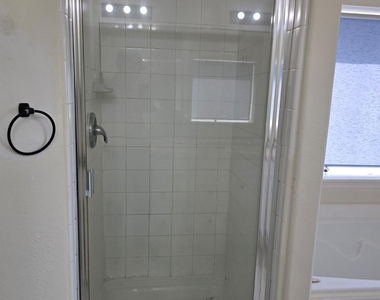 7122 Autumn Bluff Lane - Photo Thumbnail 7
