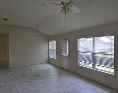 7122 Autumn Bluff Lane - Photo Thumbnail 25