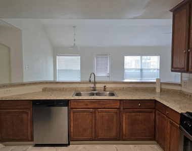 7122 Autumn Bluff Lane - Photo Thumbnail 22