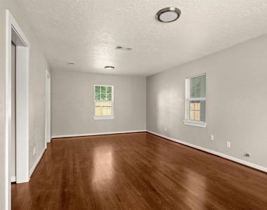 201 N Lenox - Photo Thumbnail 5
