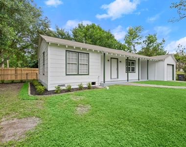 201 N Lenox - Photo Thumbnail 2