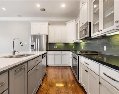 805 W 23rd Street - Photo Thumbnail 6