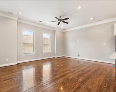 805 W 23rd Street - Photo Thumbnail 9