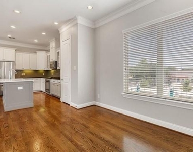 805 W 23rd Street - Photo Thumbnail 7