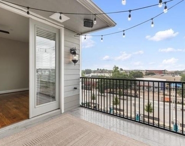 805 W 23rd Street - Photo Thumbnail 19