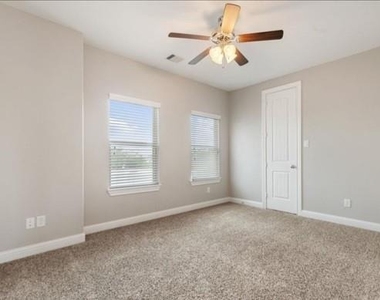 805 W 23rd Street - Photo Thumbnail 16