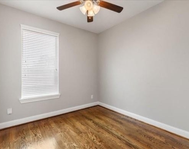 805 W 23rd Street - Photo Thumbnail 4