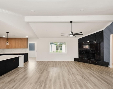6106 Rutherglenn Drive - Photo Thumbnail 10