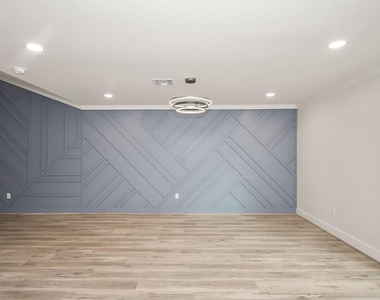 6106 Rutherglenn Drive - Photo Thumbnail 7