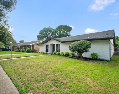 6106 Rutherglenn Drive - Photo Thumbnail 2