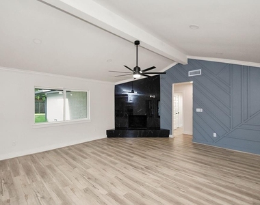 6106 Rutherglenn Drive - Photo Thumbnail 4