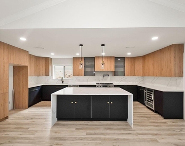 6106 Rutherglenn Drive - Photo Thumbnail 12