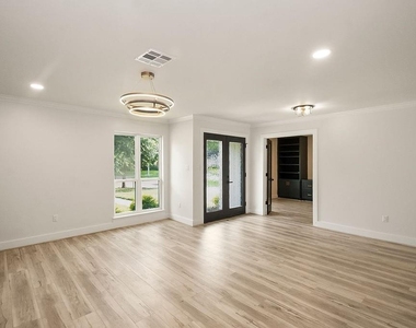 6106 Rutherglenn Drive - Photo Thumbnail 8