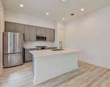 2707 Oakwood Crest Lane - Photo Thumbnail 32
