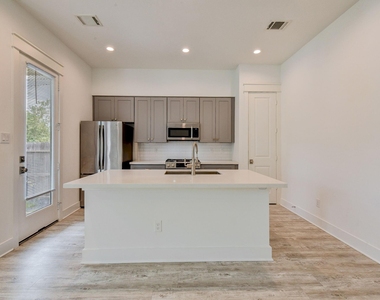 2707 Oakwood Crest Lane - Photo Thumbnail 33