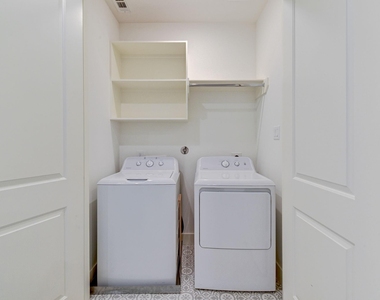 2707 Oakwood Crest Lane - Photo Thumbnail 24