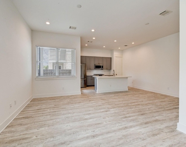 2707 Oakwood Crest Lane - Photo Thumbnail 25