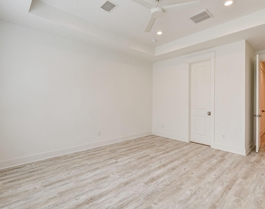 2707 Oakwood Crest Lane - Photo Thumbnail 2