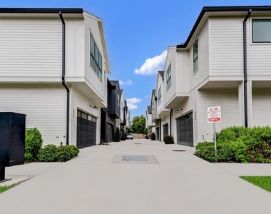 2707 Oakwood Crest Lane - Photo Thumbnail 1