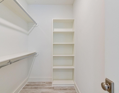 2707 Oakwood Crest Lane - Photo Thumbnail 22
