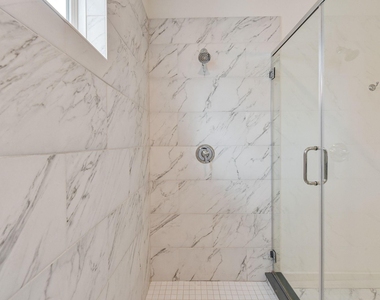 2707 Oakwood Crest Lane - Photo Thumbnail 10