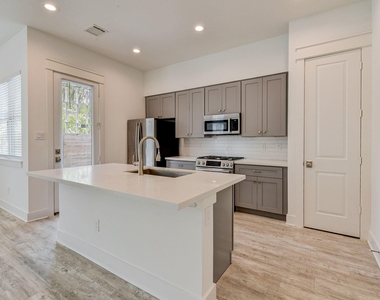 2707 Oakwood Crest Lane - Photo Thumbnail 34
