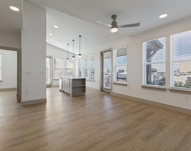 1506 N Prairie Avenue - Photo Thumbnail 13