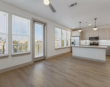 1506 N Prairie Avenue - Photo Thumbnail 9