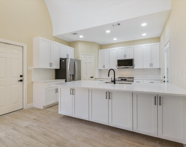 2126 Windmill Drive - Photo Thumbnail 6