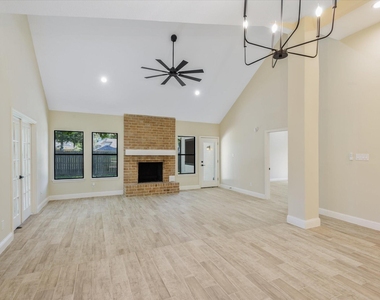 2126 Windmill Drive - Photo Thumbnail 2